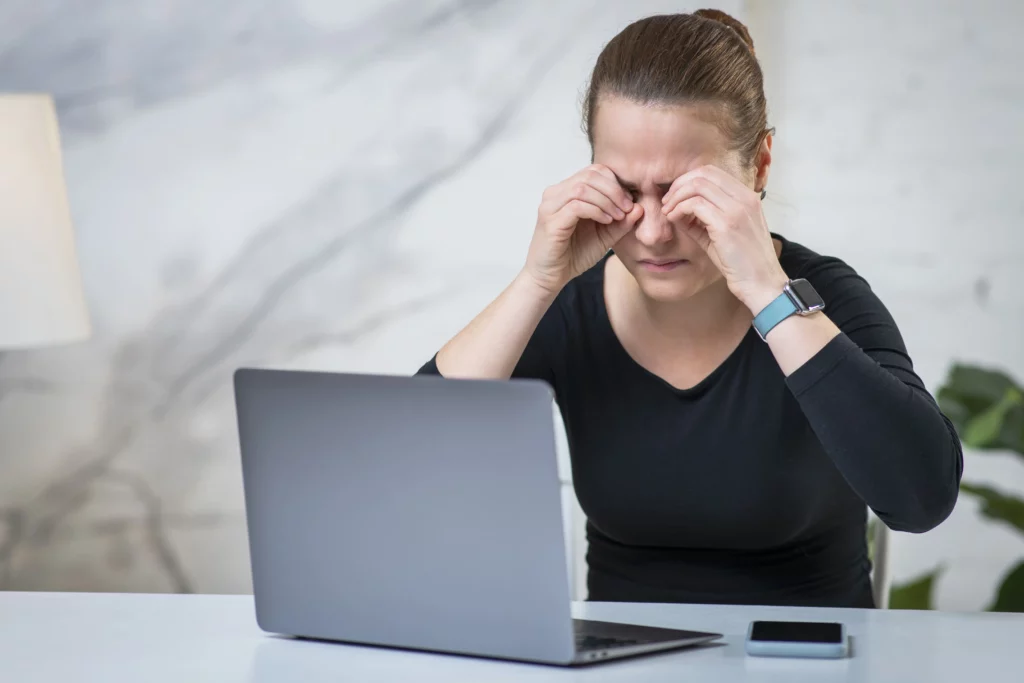 Digital Eye Strain Causes Symptoms And Prevention Globaleyehospital Digital Eye Strain Causes Symptoms And Prevention Globaleyehospital